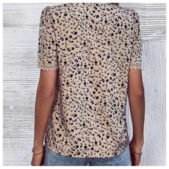 Boho Ditsy Floral print Puff sleeve top with lace detail - Picture 3 of 5